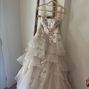 Wtoo by Watters Montgomery  Layered Embroidered Tulle Floral Wedding Dress Sz 8